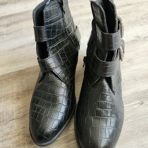 Women's black moto boots- 8.5 - true to size.